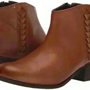 Clarks Womens Maypearl Fawn Boots